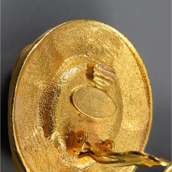 Chanel Large Pearl Shield Earrings - Picture 5 of 6